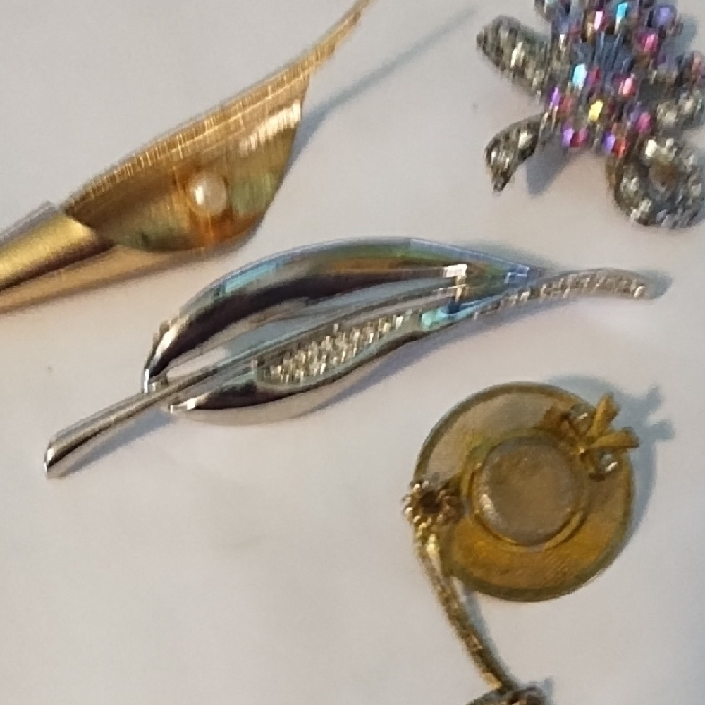 Elegant Gold and Silver Brooch Set - Picture 5 of 5